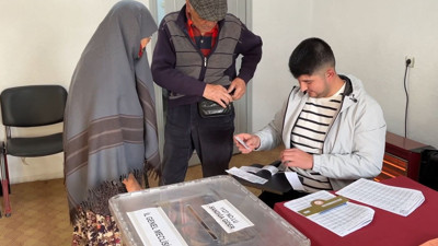 Oy kullanmak için 5 kilometre yürüdüler