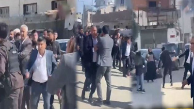 Vatandaşlar AKP’li aday ve korumalarını kovaladı. Okula korumalarıyla girmeye çalıştı İYİ Partili sandık görevlisine tokat attı