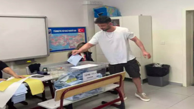 Sanatçı Murat Boz'dan oy pusulası sitemi: Biraz uzundu