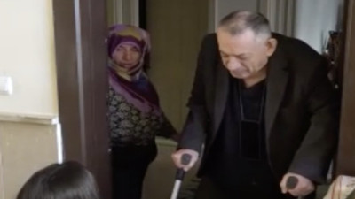 Yaşlı çiftin tatlı seçim atışması: 'İnşallah vermediğin kazanır'