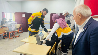 Bir partinin sandık müşahidi bayıldı