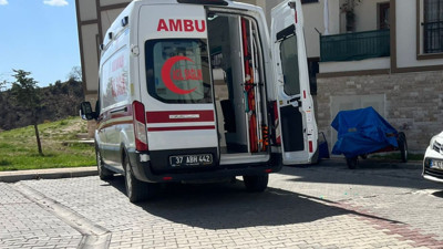 Seyyar sandık ekibi uzun süre asansörde mahsur kaldı