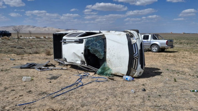 Pikap devrildi. 3 yaralı