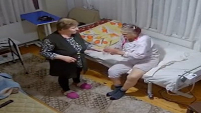 Azerbaycanlı bakıcısı ile iletişim kurmakta zorlanan kadın izleyenleri güldürdü