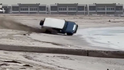 Lüks aracıyla şov yapmak istedi takla atıp camdan fırladı canından oluyordu