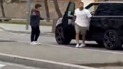 Barcelona'nın yıldızı çılgına döndü. Taraftarın üzerine yürüdü