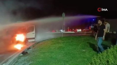 Yanan servis aracına TOMA müdahale etti