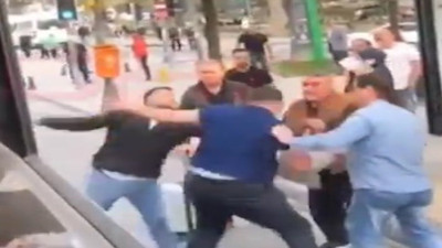 İETT otobüsünde yolcu ve şoför yumruk yumruğa kavga etti