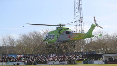 Dünya bu maçı konuşuyor. Helikopter sahaya indi. Takımlar çekildi
