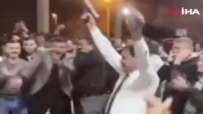 AKP'li Belediye Başkanı seçim zaferini havaya silah sıkarak kutladı