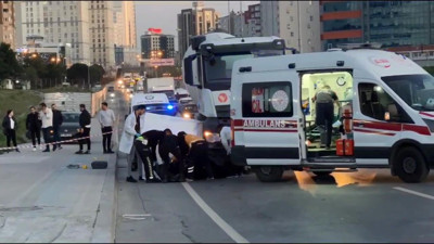 Esenyurt'ta iki motosikletli kaldırımda çarpıştı. 1 ölü