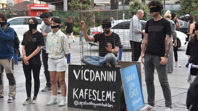 İzmir'de hayvanseverlerden 'kafes' eylemi