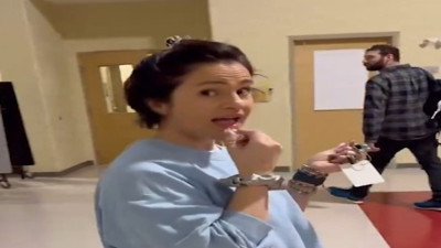 Öğretmenlerin öğrencileri gibi giyinip okula gelmesi izleyenleri güldürdü