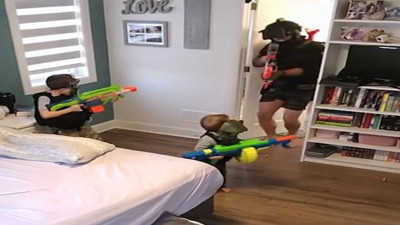 Kendine pusu kuran çocuklarını tuzağa düşüren baba izleyenleri güldürdü