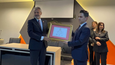 AKP'li Hatay Büyükşehir Belediye Başkanı mazbatasını böyle aldı