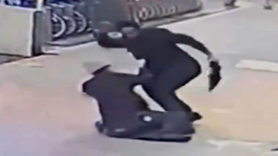 ABD'de ceketini verdiği evsiz adam tarafından gasp edildi!