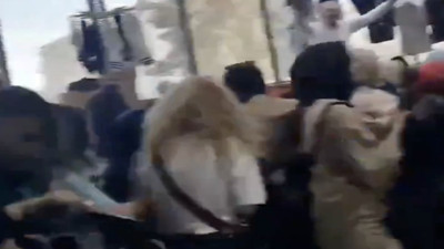 Uyanık hırsız pazarda yakalanınca 'bomba var' diye bağırarak polisten kaçtı