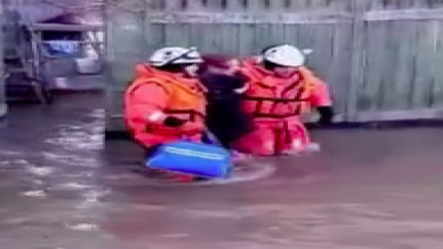 Rusya'da baraj faciası! 2 bin 400'den fazla ev sular altına kaldı