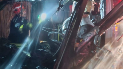 Seyir halindeki işçi servisi alev alev yandı