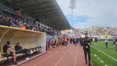 Şampiyonluk maçı için oyuncular sahaya indi