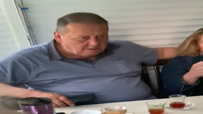 Kızının korece şarkı söylemesine tanık olan baba şaşkınlığını gizleyemedi