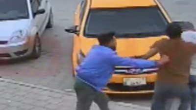 Adana'da yan bakma kavgası: Yumruk yumruğa kavga ettiler