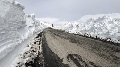 Kar ve tipi yüzünden kapanan yol 4.5 ay sonra ulaşıma açıldı