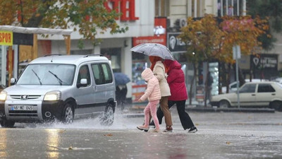 Sağanak yağış çok kuvvetli geliyor! Meteoroloji 15 ile sarı kodlu uyarı yaptı