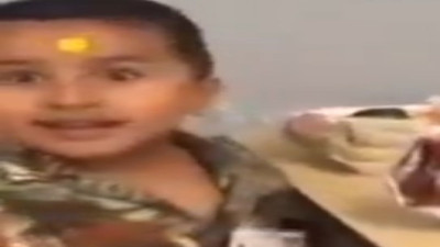 Annesinin beklenmedik ziyareti karşısında mutluluktan havalara uçtu