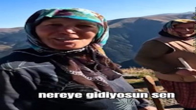 Motoruyla Türkiye'yi gezen kadının, yerlilerle olan samimi sohbeti izleyenleri gülümsetti