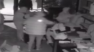 Önce kasayı boşalttılar sonra kıyafetleri tek tek denediler