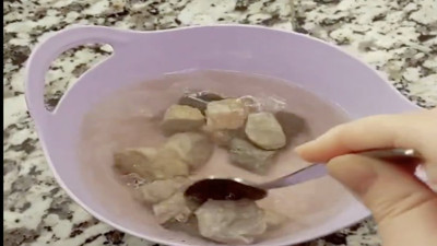 Taş aşeren hamile kadının videosu görenleri şaşırttı