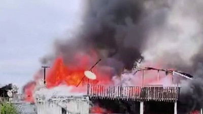Hatay'da baraka yanarak küle döndü