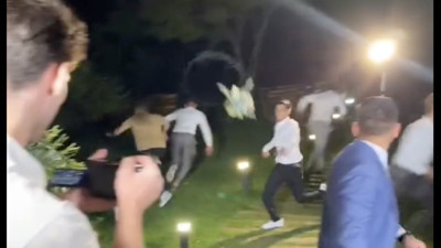 Düğünde çiçeği damat atınca tüm erkekler arkasına bakmadan kaçtı