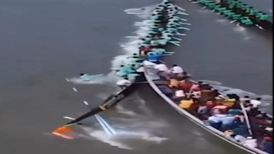 Bot yarışında yaşanan kaza yürekleri ağza getirdi