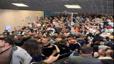 İstanbulluların büyük çoğunluğu bir yere gidemedi. Ulaşım de bedava olunca bu izdihama razı oldular