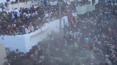 Hindistan köylerinin ritüeli: Yağmur için gübre savaşları