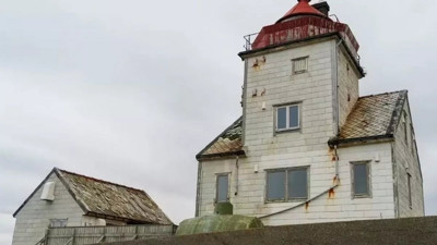 Trafik yok ama eve gitmesi 2 saat sürüyor. Sadece Mayıs ve Temmuz ayında gidilebiliyor. En yalnız ev seçildi
