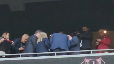 Samsunsporlu yöneticiler Hasan Arat ile fotoğraf kuyruğuna girdi