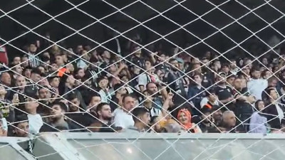 Samsunspor golü buldu. Beşiktaş taraftarı tepkisiyle ders verdi