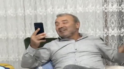 CHP'li vatandaş AKP'li akrabasıyla bayramlaşması güldürdü: "Her taraftan oldunuz oğlum"