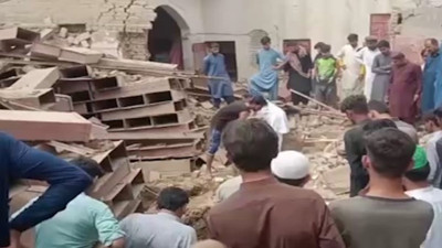 Pakistan'ta şiddetli yağış sırasında düşen yıldırım can aldı