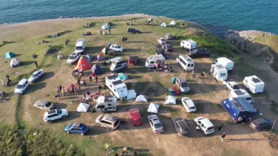 Yerlisi keşfedilmesin istiyordu, şimdilerde ziyaretçi akınına uğruyor! Çadırı kapan koşuyor...