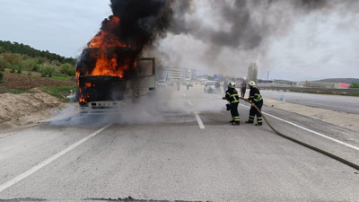 Hafriyat kamyonu alev alev yandı