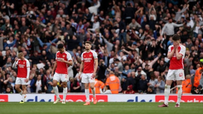 Arsenal'e büyük şok. Liderliği kaptırdı