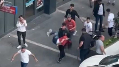 Sokak ortasındaki silahlar çekildi. 1 kişi öldü 1 kişi yaralandı