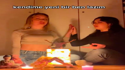 Sertap Erener'in şarkısıyla manifest yapan kızlar viral oldu