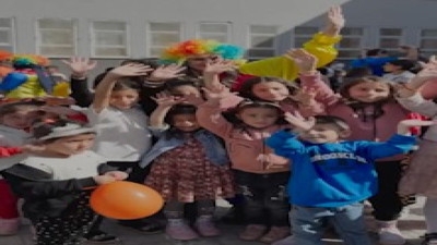 Çocuklar, gönüllü gezginlerle doyasıya eğlendi