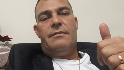 Evinde dövülüp çarşafla boğulmak istenen müzisyen hastanede öldü