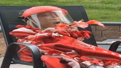 Sinek kuşuyla tanışmak isteyen küçük kızın planı gülümsetti